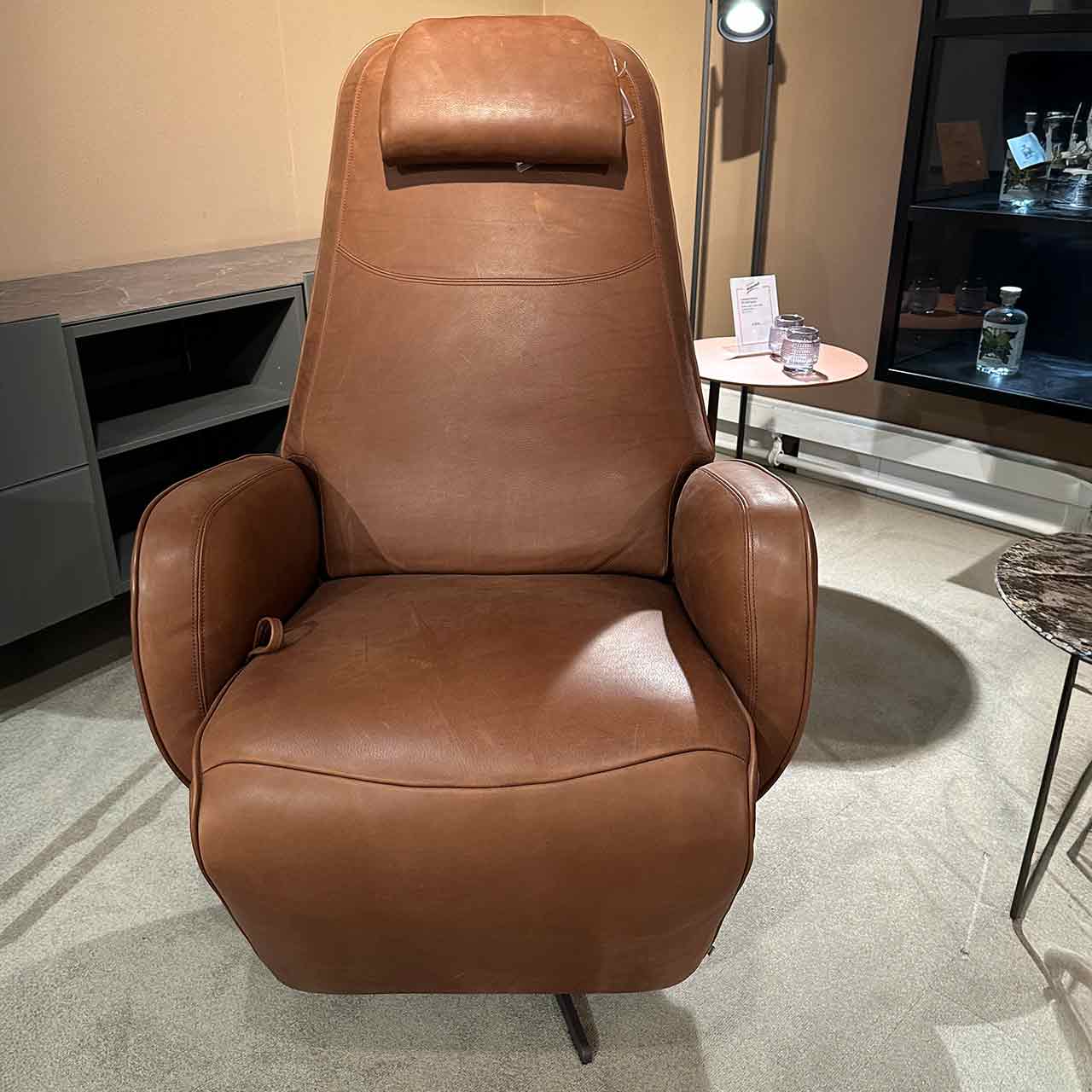 Gleicher Sessel frontal fotografiert