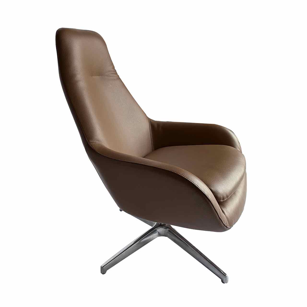 Gleicher Sessel von der Seite fotografiert