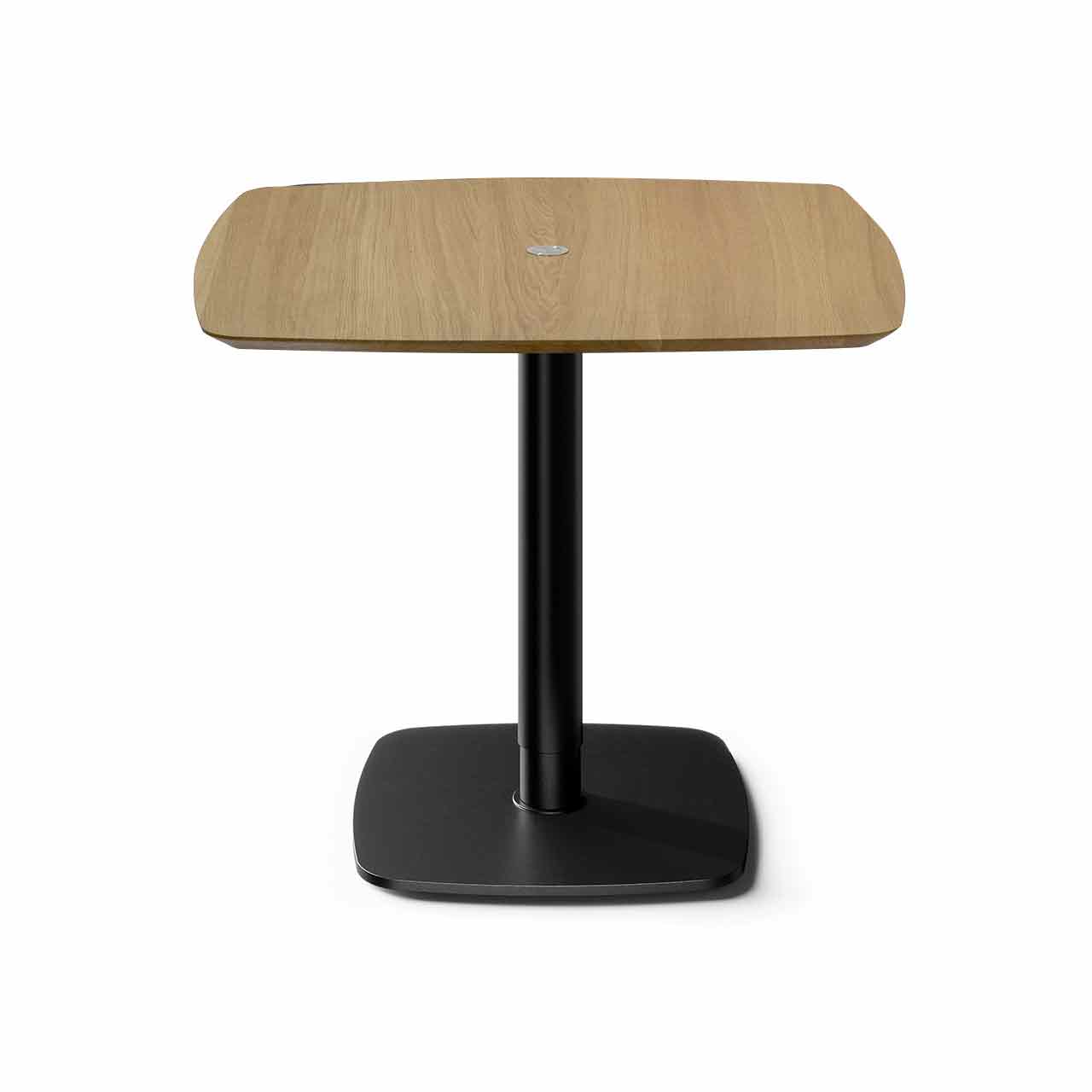 Ronald Schmitt - P431 Triplex Beistelltisch Wildeiche Höhenverstellbarer Tisch mit an den Ecken abgerundeter Holz-Tischplatte, in deren Mitte ein Knopf ist, auf schwarzem Gestell mit an den Ecken abgerundeter Bodenplatte.