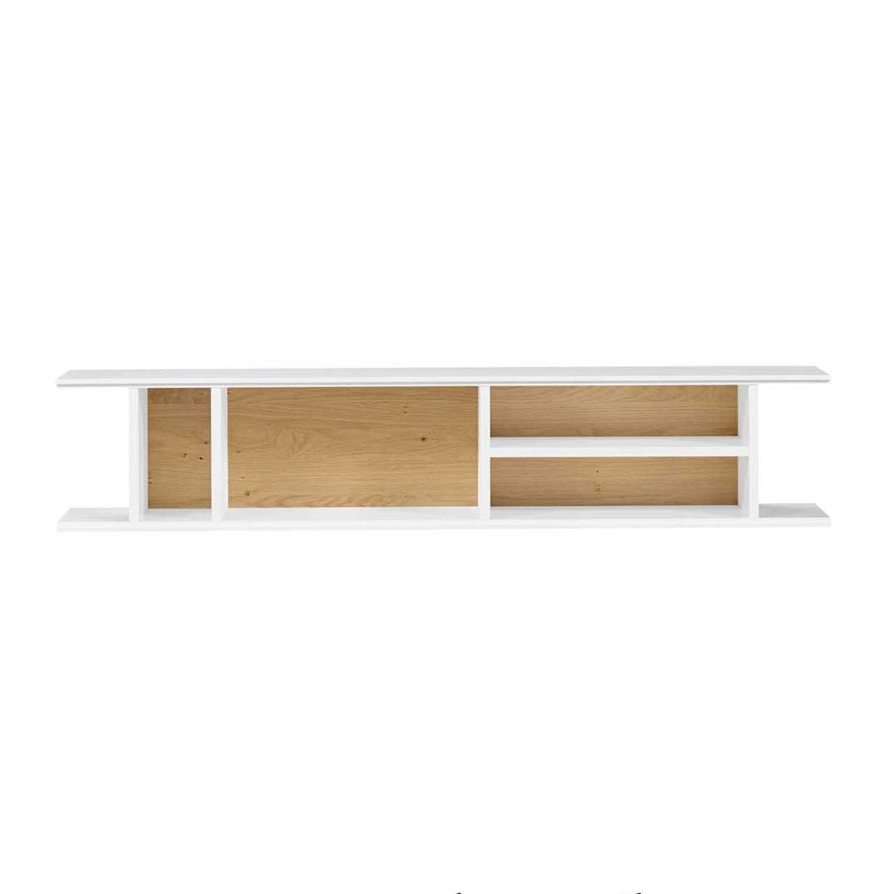 now! by hülsta - easy Hängeregal 42115 Weißes horizontal aufgehängtes Hängeregal mit Rückwand aus hellem Holz. Vier unterschiedlich angeordnete Fächer im Regal.