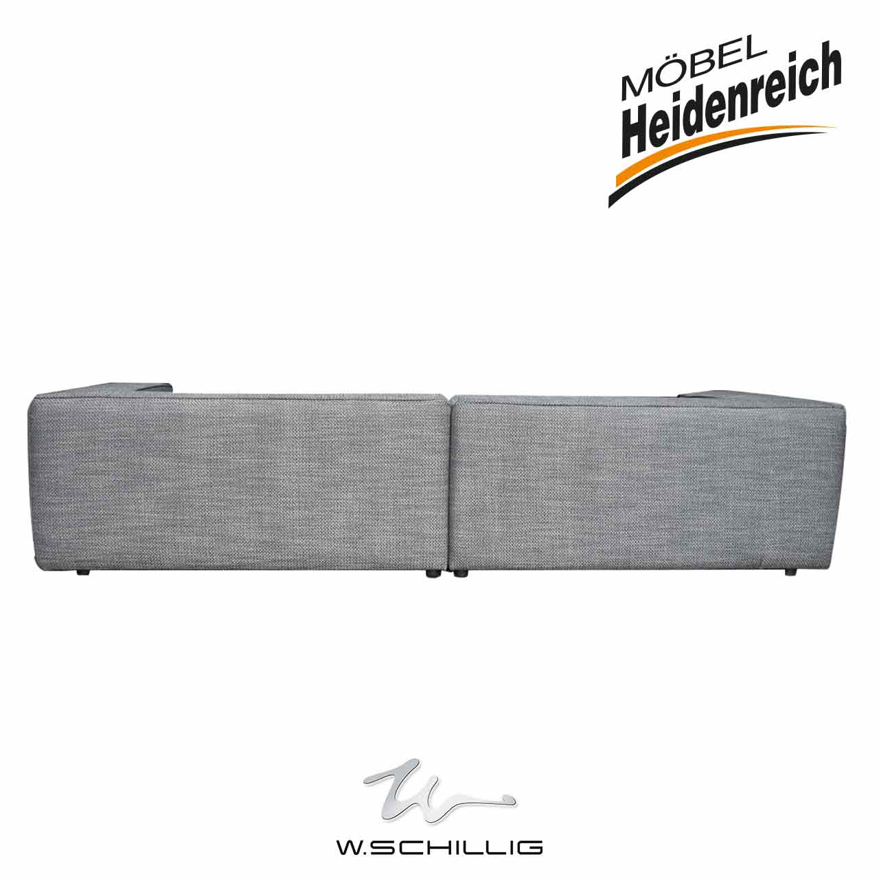 Sofa von hinten. Da es komplett mit Stoff bezogen ist, kann es auch frei im Raum stehen.