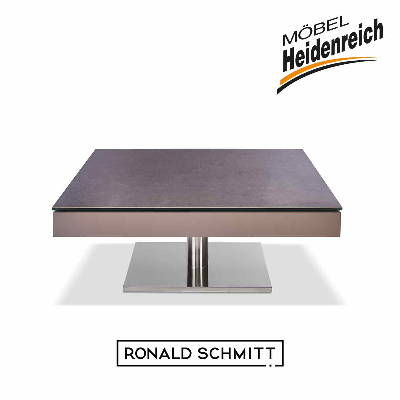 Ronald Schmitt – Couchtisch Janas K 471 Tischplatte Keramik Focus Piombo, Sockel Edelstahl, geschlossen Geschlossener Couchtisch mit grau melierter Keramiktischplatte auf eckigem Korpus und eckiger Edelstahl-Bodenplatte.