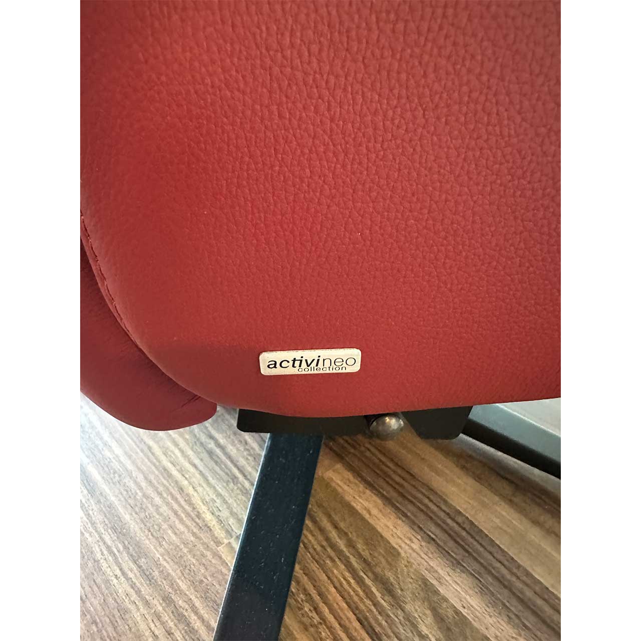 Detailaufnahme mit activineo Label unten am Sessel