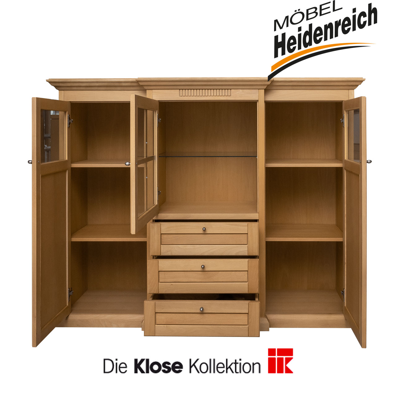 Das geöffnete Möbel zeigt rechts und links Holz-Einlegeböden und in der Mitte oben eienen Glas-Einlegeboden.