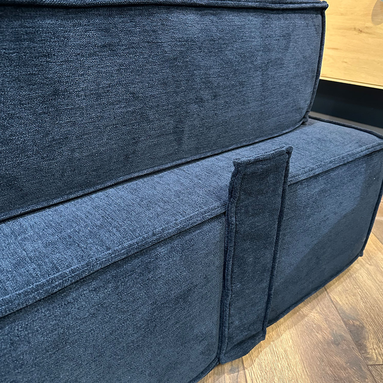 Die Rückenhalterung aus gleichem Stoff schützt vor einem Verrutschen